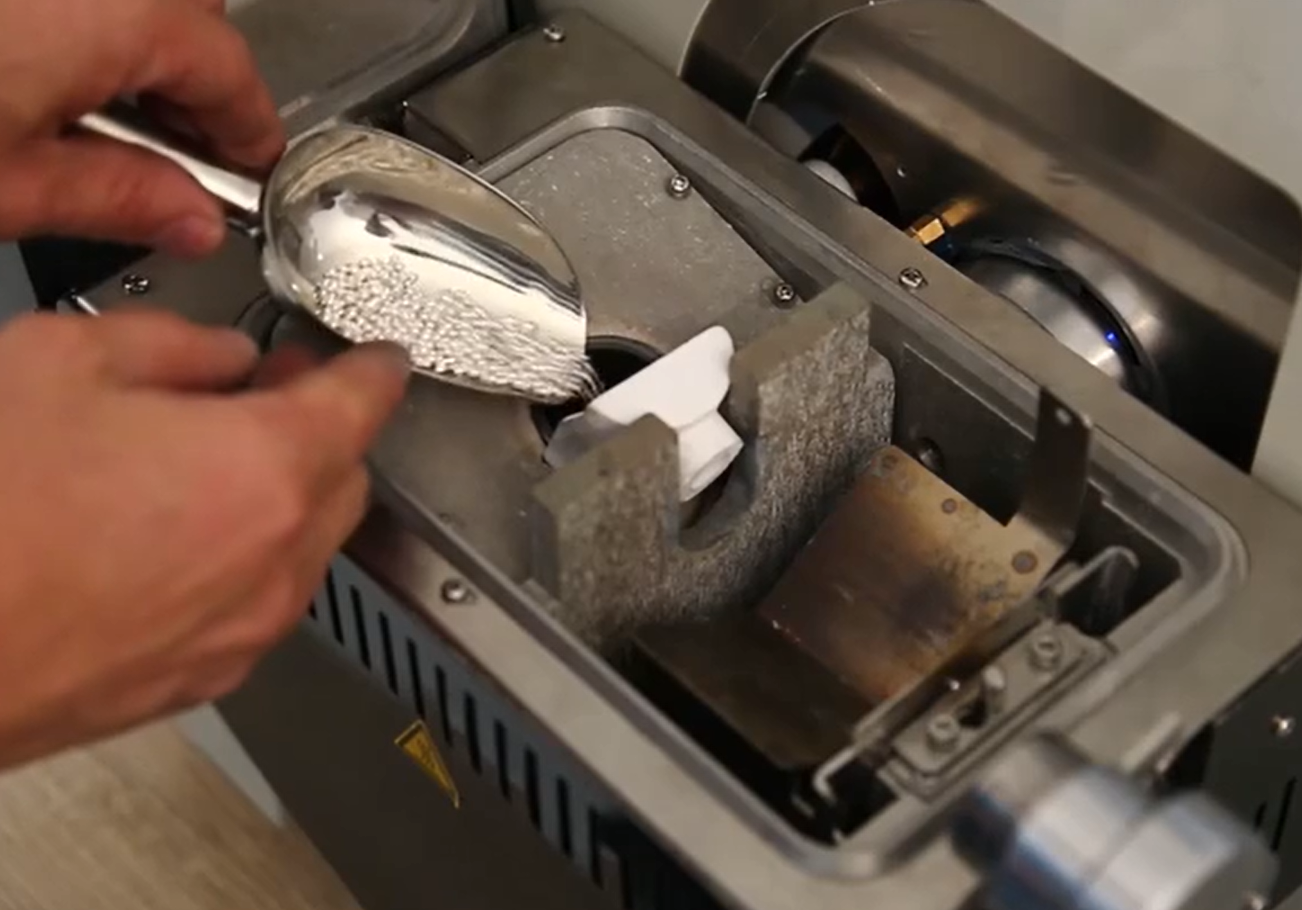 Molding machine