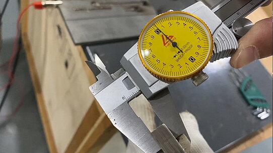 Measurement of sheet thickness (8 mm stainless steel)
